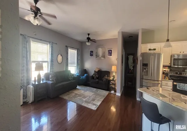 Photo 3 of Single family home for sale at 1670 Woods Ln, Centralia, IL 62801 | MLS# EB459868 | Listing updated on 2026-08-06