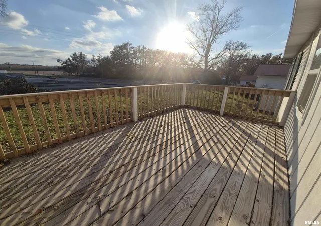 Photo 2 of Single family home for sale at 802 Dillard St, Eldorado, IL 62930 | MLS# EB459992 | Listing updated on 2026-09-03