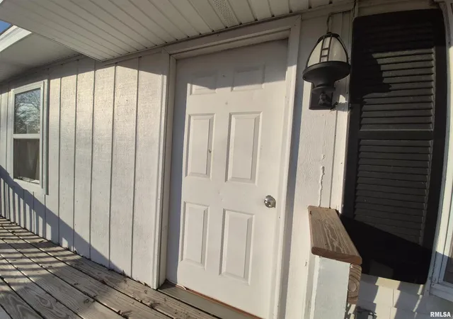 Photo 2 of Single family home for sale at 802 Dillard St, Eldorado, IL 62930 | MLS# EB459992 | Listing updated on 2026-09-03