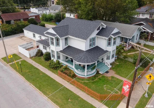 Photo 1 of Single family home for sale at 2101 Walnut St, Murphysboro, IL 62966 | MLS# EB460039 | Listing updated on 2026-07-20