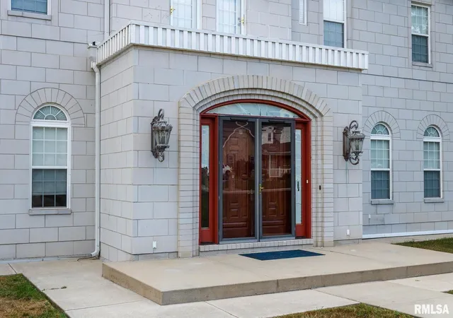 Photo 3 of Single family home for sale at 12 Clear Lake Dr, Centralia, IL 62801 | MLS# EB460184 | Listing updated on 2026-08-26