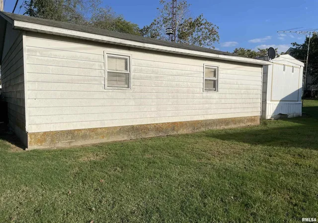 Photo 3 of Single family home for sale at 312 E Randolph St, Mc Leansboro, IL 62859 | MLS# EB460192 | Listing updated on 2026-05-25