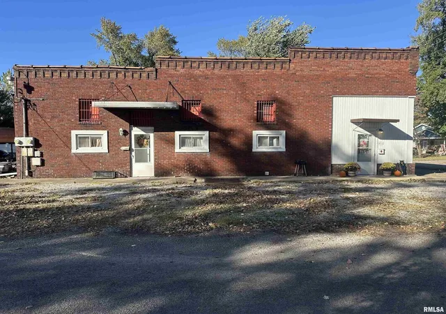 Photo 1 of Sale Pending at 401 N Division St #A & B, Du Quoin, IL 62832 | MLS# EB460200 | Listing updated on 2026-09-06