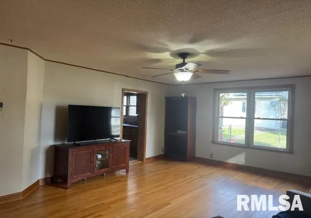 Photo 2 of Sale Pending at 306 S Madison St, Marion, IL 62959 | MLS# EB460247 | Listing updated on 2026-07-18