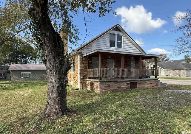 Photo 2 of Multi family home for sale at 1103 W Boulevard St #A & B, Marion, IL 62959 | MLS# EB460319 | Listing updated on 2026-07-29