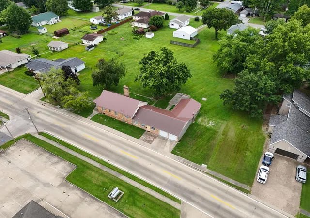Listing Photo 2 - Condo for sale in building located at 1103 W Blvd St, Marion, IL 62959 - Unit #A & B
