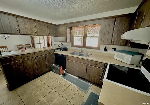 Photo 4 of Single family home for sale at 718 Karbers Ridge Rd, Elizabethtown, IL 62931 | MLS# EB460367 | Listing updated on 2026-05-25