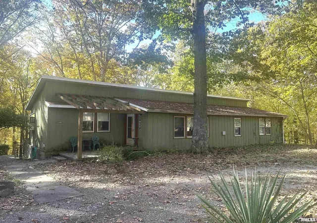 Photo 1 of Single family home for sale at 138 Worthen Rd, Murphysboro, IL 62966 | MLS# EB460379 | Listing updated on 2026-08-06