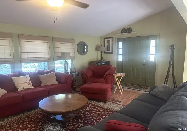 Photo 2 of Single family home for sale at 138 Worthen Rd, Murphysboro, IL 62966 | MLS# EB460379 | Listing updated on 2026-08-06