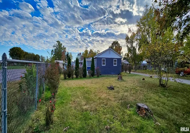 Photo 3 of Single family home for sale at 100 Iroquois St, Mc Clure, IL 62957 | MLS# EB460409 | Listing updated on 2026-05-27