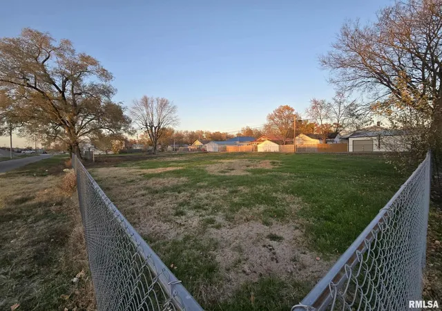 Photo 1 of Land for sale at 210 N & 214 Oak St, Du Quoin, IL 62832 | MLS# EB460474 | Listing updated on 2026-05-27
