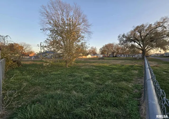 Photo 2 of Land for sale at 210 N & 214 Oak St, Du Quoin, IL 62832 | MLS# EB460474 | Listing updated on 2026-05-27