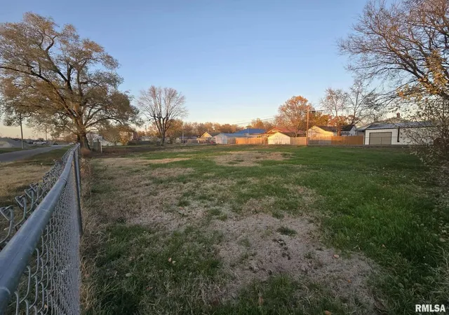 Photo 4 of Land for sale at 210 N & 214 Oak St, Du Quoin, IL 62832 | MLS# EB460474 | Listing updated on 2026-05-27