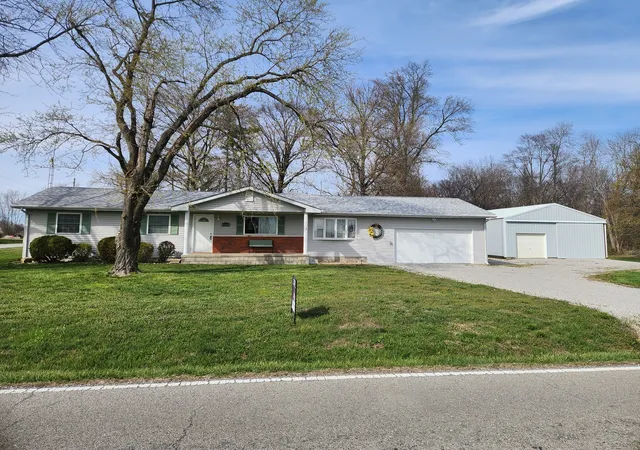 Photo 1 of Sale Pending at 15766 E Tilton Rd, Ina, IL 62846 | MLS# EB460507 | Listing updated on 2026-09-13