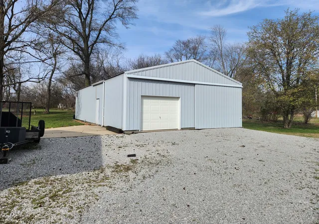 Photo 2 of Sale Pending at 15766 E Tilton Rd, Ina, IL 62846 | MLS# EB460507 | Listing updated on 2026-09-13