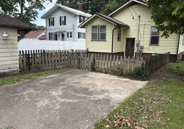 16th image of 433 Linden, Centralia, IL 62801 | MLS# EB460799