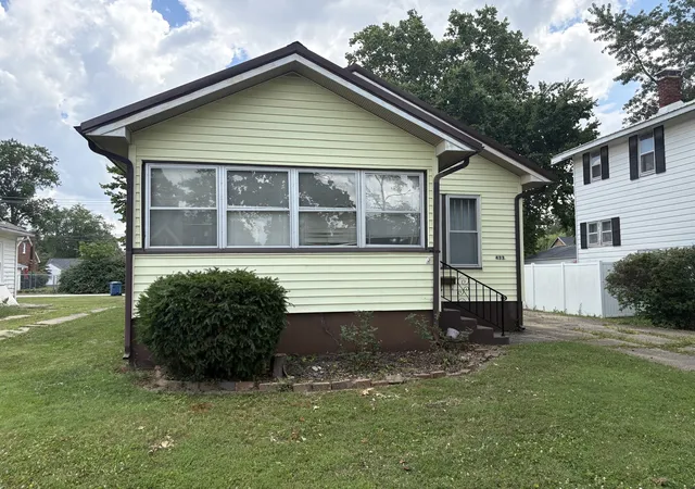 2nd image of 433 Linden, Centralia, IL 62801 | MLS# EB460799