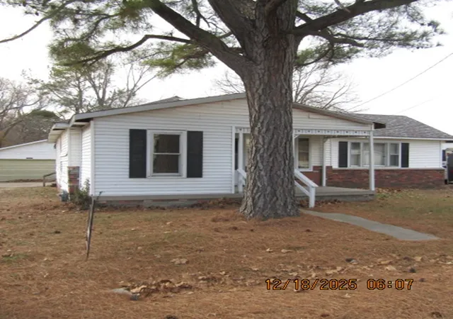 Photo 1 of Single family home for sale at 903 S Odle St, West Frankfort, IL 62896 | MLS# EB460809 | Listing updated on 2026-06-17