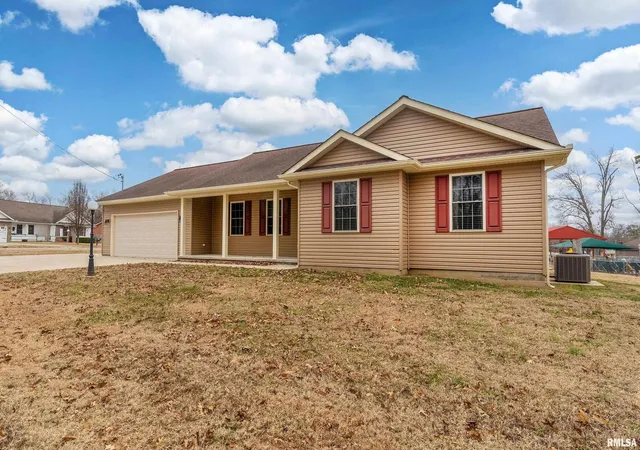 Photo 2 of Single family home for sale at 1101 California St, Carterville, IL 62918 | MLS# EB460810 | Listing updated on 2026-09-07