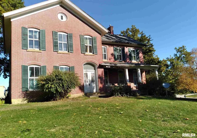 Photo 1 of Townhouse for sale at 1018 8th Ave, Fulton, IL 61252 | MLS# QC4247419 | Listing updated on 2026-10-09