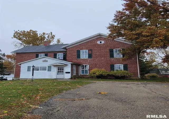 Photo 3 of Townhouse for sale at 1018 8th Ave, Fulton, IL 61252 | MLS# QC4247419 | Listing updated on 2026-10-09