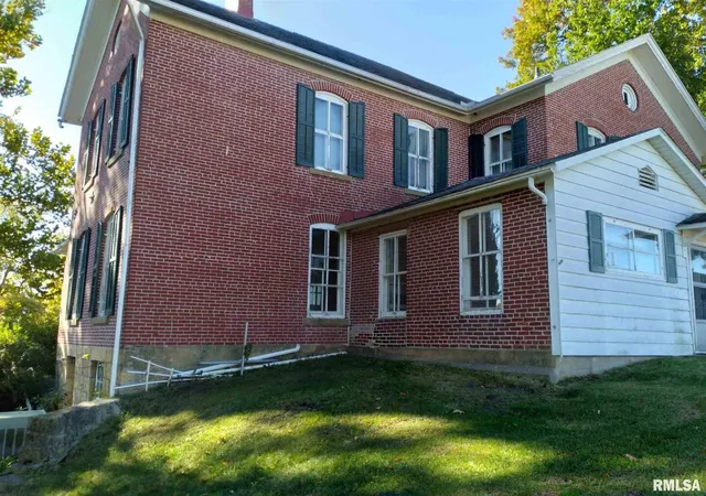 Photo 3 of Townhouse for sale at 1018 8Th Ave, Fulton, IL 61252 | MLS# QC4247419 | Listing updated on 2026-10-09
