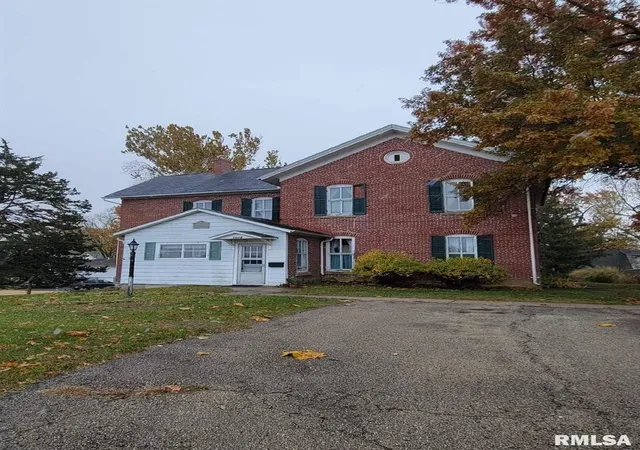 Photo 4 of Townhouse for sale at 1018 8Th Ave, Fulton, IL 61252 | MLS# QC4247419 | Listing updated on 2026-10-09