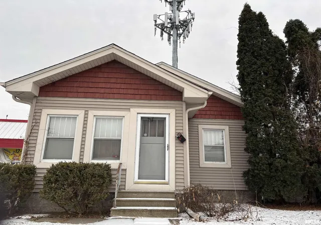 Photo 1 of Single family home for sale at 3316 Ave Of The Cities, Moline, IL 61265 | MLS# QC4259697 | Listing updated on 2026-06-30