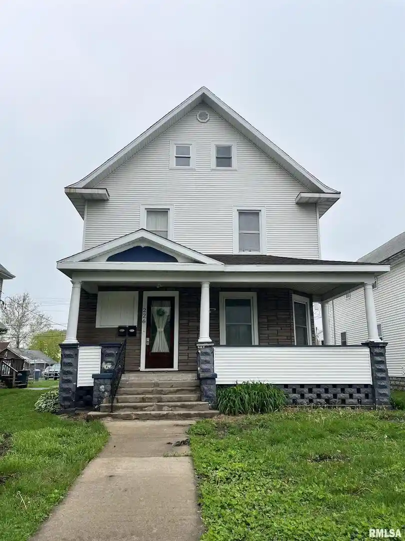 Listing Photo 1 - Condo for sale in 226 2nd Ave S located at 226 2nd Ave S, Clinton, IA 52732 - Unit 226 2nd Avenue S