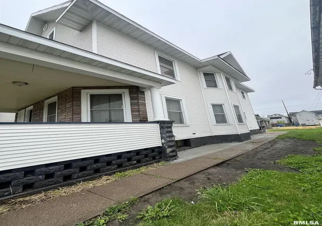 Photo 1 of Multi family home for sale at 226 2nd Avenue S, Clinton, IA 52732 | MLS# QC4262833 | Listing updated on 2026-07-12