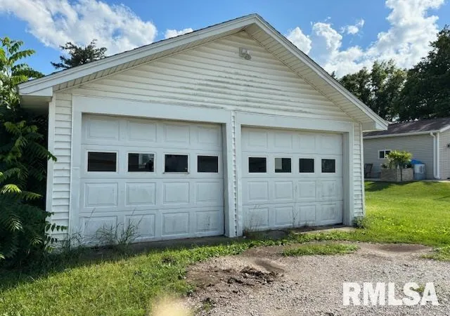Photo 2 of Single family home for sale at 712 Roosevelt Ave, Kewanee, IL 61443 | MLS# QC4264817 | Listing updated on 2026-06-08