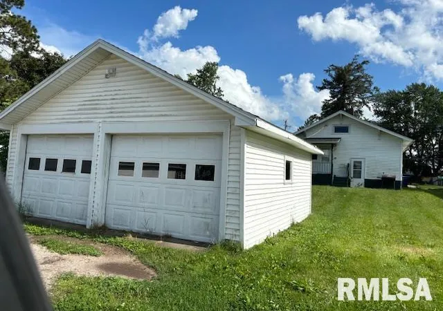 Photo 2 of Single family home for sale at 712 Roosevelt Ave, Kewanee, IL 61443 | MLS# QC4264817 | Listing updated on 2026-06-08