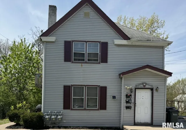 Listing Photo 1 - Condo for sale in building located at 1012 Brg Ave, Davenport, IA 52803