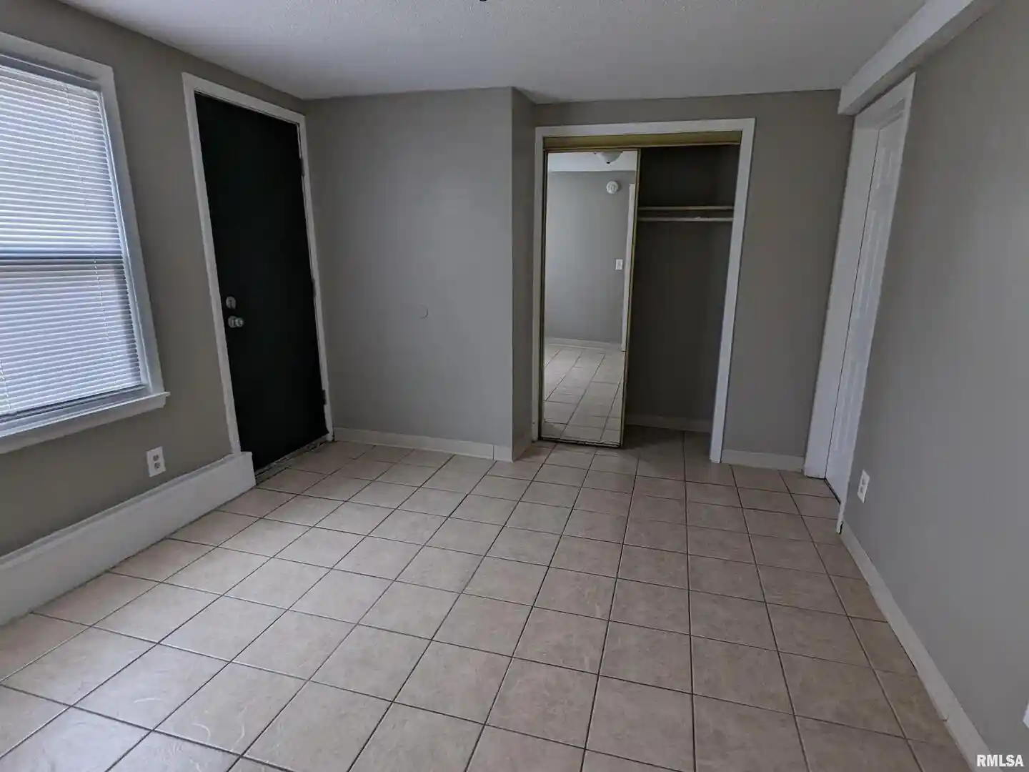 Listing Photo 2 - Condo for sale in 1012 Brg Ave located at 1012 Brg Ave, Davenport, IA 52803 - Unit 1012 Bridge Ave