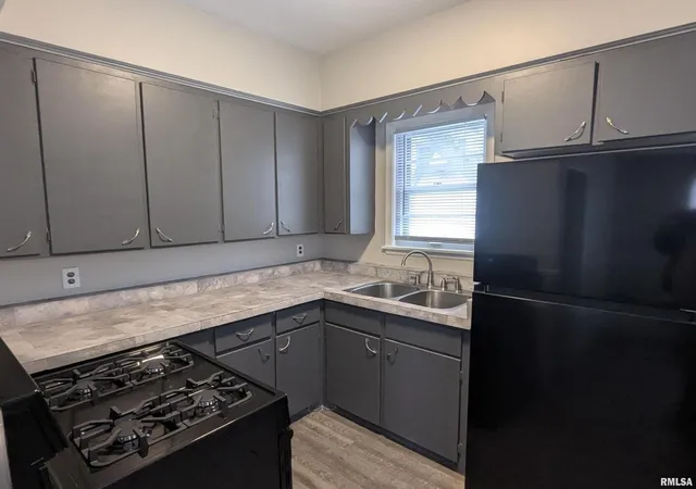 Listing Photo 3 - Condo for sale in building located at 1012 Brg Ave, Davenport, IA 52803