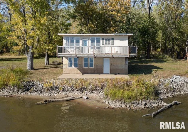 Photo 1 of Sale Pending at 3456 Iowa Hwy, Muscatine, IA 52761 | MLS# QC4268801 | Listing updated on 2026-06-02