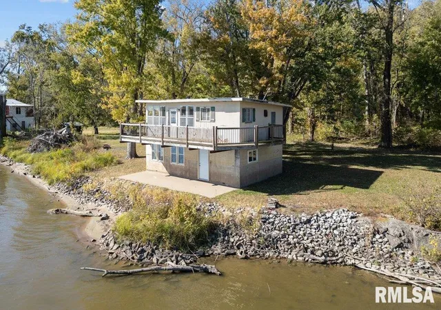 Photo 2 of Sale Pending at 3456 Iowa Hwy, Muscatine, IA 52761 | MLS# QC4268801 | Listing updated on 2026-06-02
