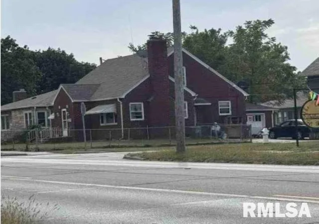 Photo 2 of Single family home for sale at 1126 Park Ave, Muscatine, IA 52761 | MLS# QC4269157 | Listing updated on 2026-05-27