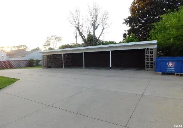 Photo 4 of Multi family home for sale at 411 34th Avenue, East Moline, IL 61244 | MLS# QC4269443 | Listing updated on 2026-07-18