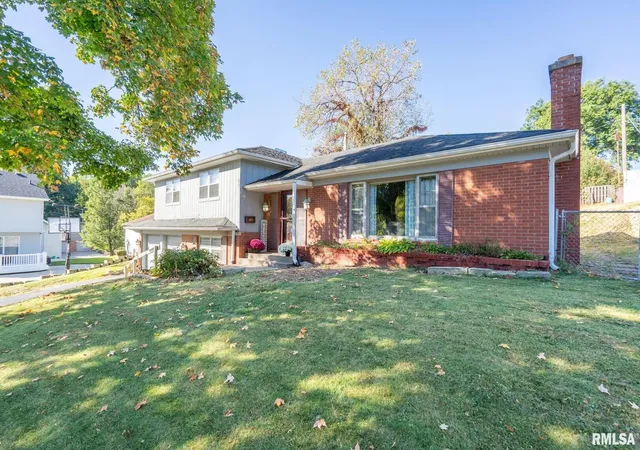 Photo 2 of Sale Pending at 2552 37th Avenue, Rock Island, IL 61201 | MLS# QC4269639 | Listing updated on 2026-07-18