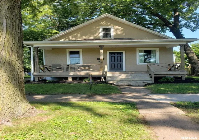 Photo 1 of Single family home for sale at 212 44th Street, Moline, IL 61265 | MLS# QC4269859 | Listing updated on 2026-09-16