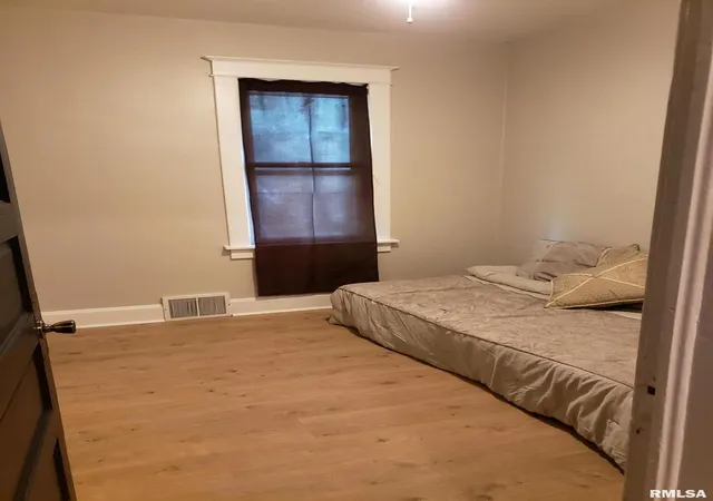 Photo 4 of Single family home for sale at 212 44th Street, Moline, IL 61265 | MLS# QC4269859 | Listing updated on 2026-09-16