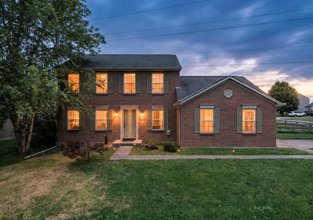 Homes for sale in Florence, KY | 7501 Roxbury Ct, Florence, KY 41042 | MLS# 643975