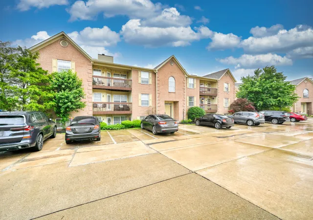 Homes for sale in Highland Heights, KY | 18 Highland Meadows Cir #6, Highland Heights, KY 41076 | MLS# 642926