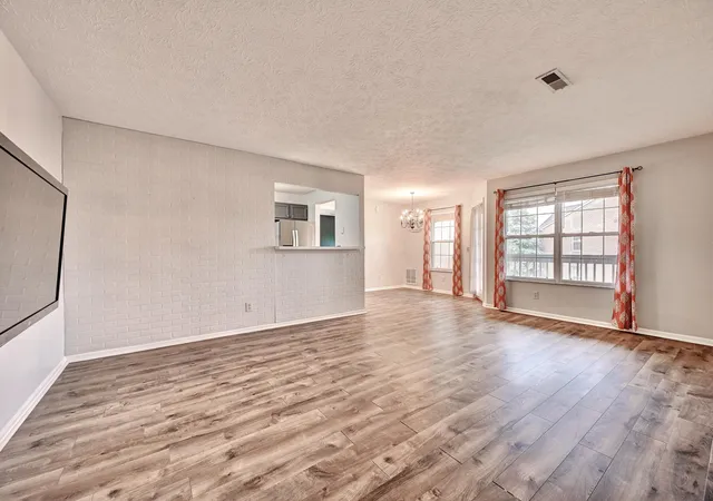 Homes for sale in Highland Heights, KY | 18 Highland Meadows Cir #6, Highland Heights, KY 41076 | MLS# 642926