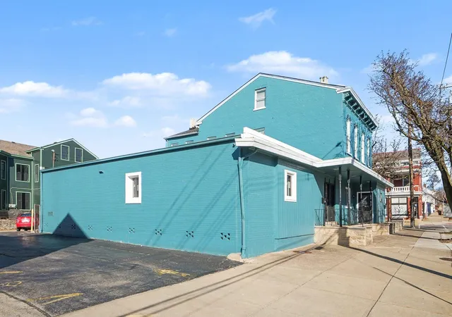 Listing Photo 4 - Condo for sale in building located at 241 E 10th St, Newport, KY 41071
