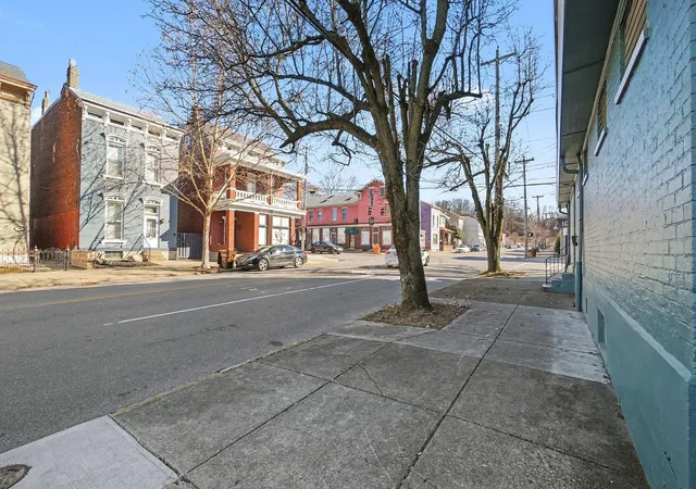 Listing Photo 5 - Condo for sale in building located at 241 E 10th St, Newport, KY 41071