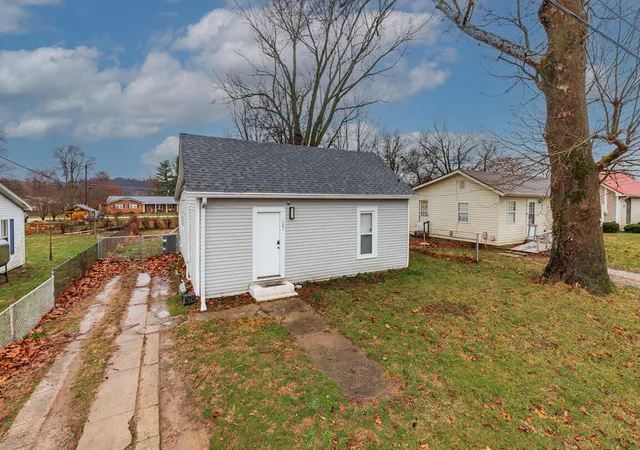 Homes for sale in Warsaw, KY | 107 Red Cross Ave, Warsaw, KY 41095 | MLS# 643784