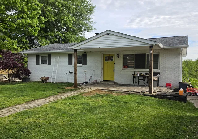 Homes for sale in Dry Ridge, KY | 270 Cottonwood Dr, Dry Ridge, KY 41035 | MLS# 641118