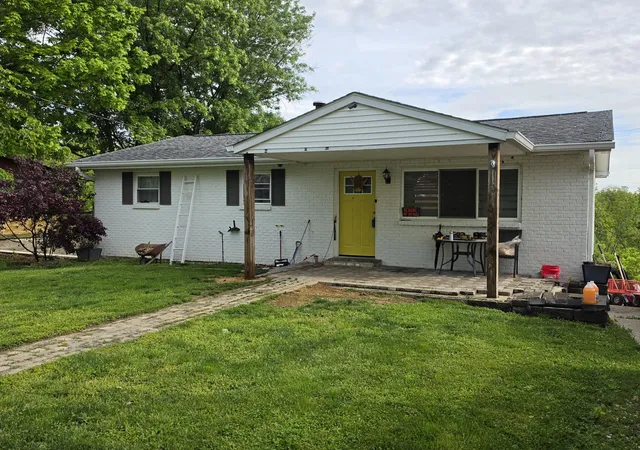 Homes for sale in Dry Ridge, KY | 270 Cottonwood Dr, Dry Ridge, KY 41035 | MLS# 641118